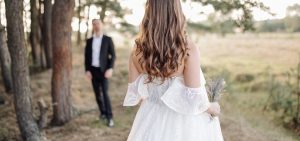 Svadobné šaty pre rok 2022: Vedie čipka aj pastelové odtiene